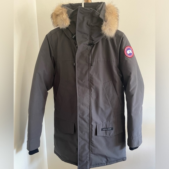 Like brand new! Langford parka with coyote fur,...